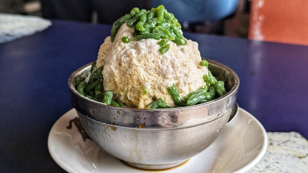 ‘Cendol’ is one of my favourite Malaysian desserts, and the version at Auntie Ling’s (even without red beans) is excellent. — Picture by Ethan Lau