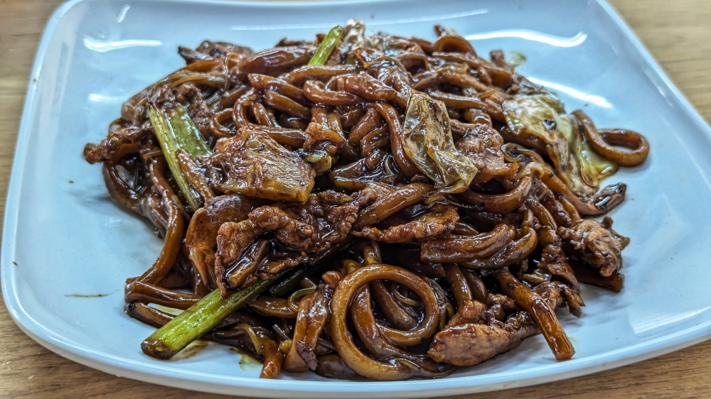 Lian Bee Hokkien mee is a historic icon that fully deserves its place on this list. — Picture by Ethan Lau