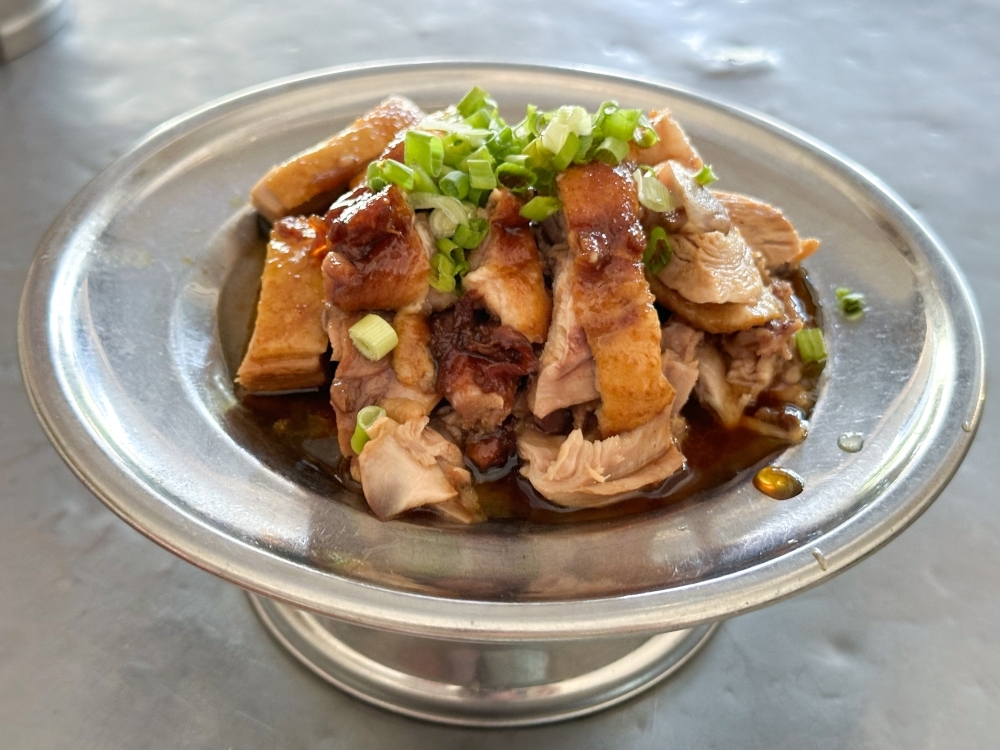 Braised duck from Jin Ji Xiang is an eye opener as the meat isn’t gamey but tender — Picture by Lee Khang Yi