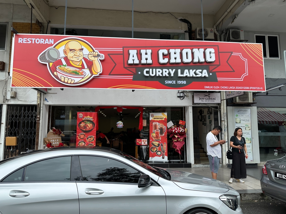 Ah Chong Curry Laksa is sandwiched between popular K.T.Z. Food and Maybank — Picture by Lee Khang Yi