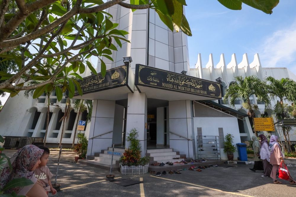 The Al-Muktafi Billah Shah Mosque (Ladang Mosque) in Kuala Terengganu will be the venue for the state’s first public caning for khalwat under Shariah law on December 27, 2024. — Bernama pic