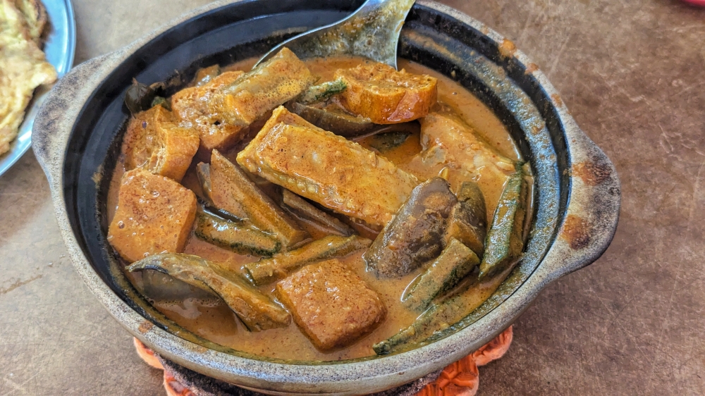 Stingray curry anyone? Find old-school comfort at Restoran Ah Lyes Curry Fish Head in SS19 Subang Jaya