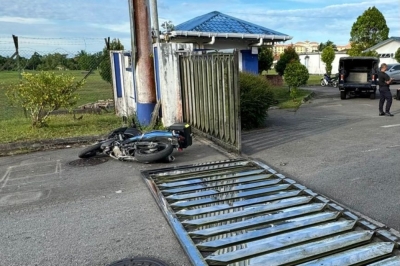 Suspected snatch thief killed after crashing motorcycle at General Operations Force base in Batu Kawa, Sabah