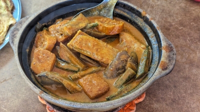 Stingray curry anyone? Find old-school comfort at Restoran Ah Lyes Curry Fish Head in SS19 Subang Jaya 