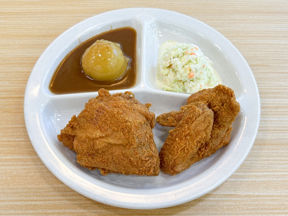 Borenos from Sabah offers a satisfying experience at their Puchong outlet from juicy, fresh fried chicken to mashed potatoes and coleslaw — Picture by Lee Khang Yi