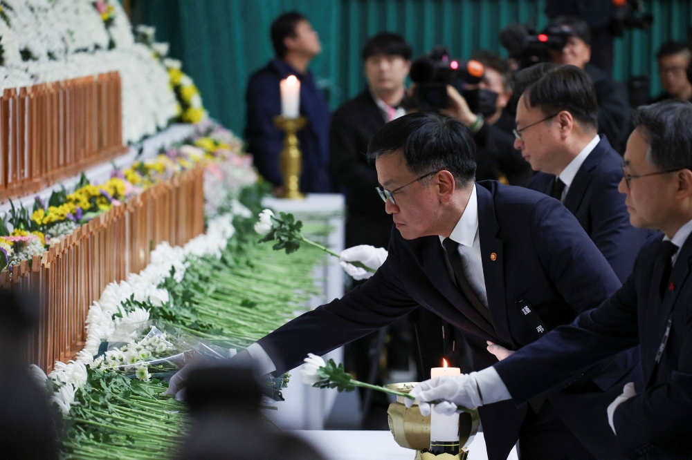 South Korea’s acting President Choi Sang-mok visits a memorial altar for the victims of the Jeju Air crash at Muan International Airport. — Reuters 