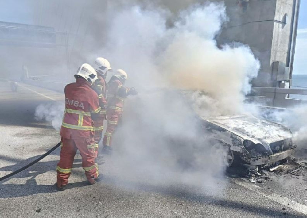 The incident, involving a Mercedes C200. — Picture courtesy of Bayan Baru Fire and Rescue Dept