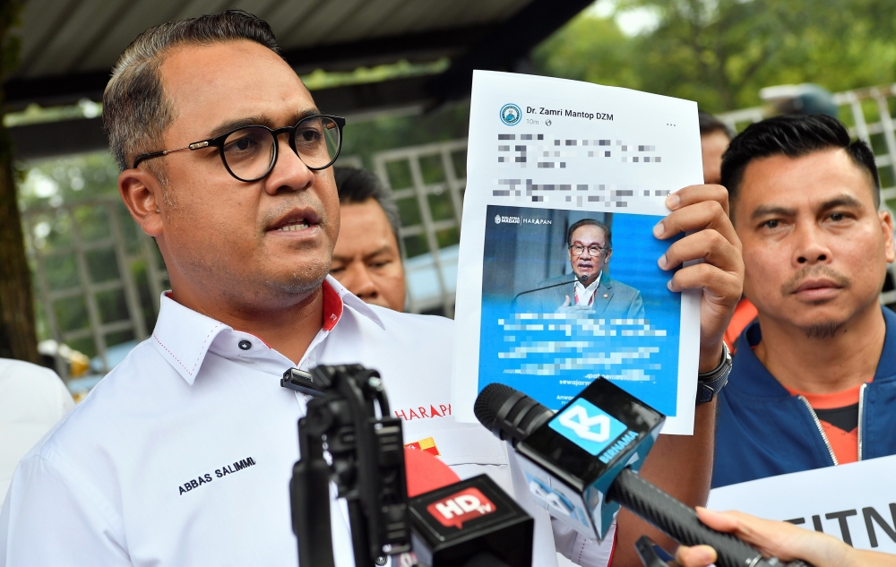 Selangor Pakatan Harapan Vice Chairman Azli Yusof filed a police report against an opposition Selangor State Assembly member who was accused of uploading defamatory messages against Prime Minister Datuk Seri Anwar Ibrahim January 4, 2025. — Bernama pic