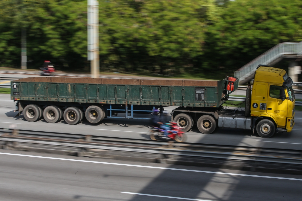 To ensure commercial vehicles comply with weight limits, Deputy Transport Minister Datuk Hasbi Habibollah said a new system called the High-Speed Weigh-in-Motion System (HSWIM) would be introduced, capable of weighing vehicles moving at speeds of up to 120 kilometres per hour. — Picture by Yusof Mat Isa