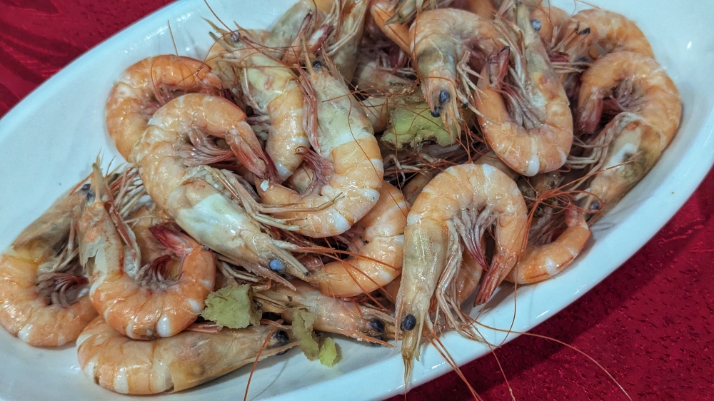 White-boiled shrimp is a preparation that expresses the natural sweetness of shrimp. — Picture by Ethan Lau