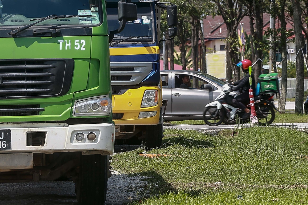 Before hiring drivers, transportation companies can apply for a free check of JPJ’s Vocational Driver Profile System (SPPV) to make sure the driver does not have a bad record of violating traffic laws. — Picture by Sayuti Zainudin