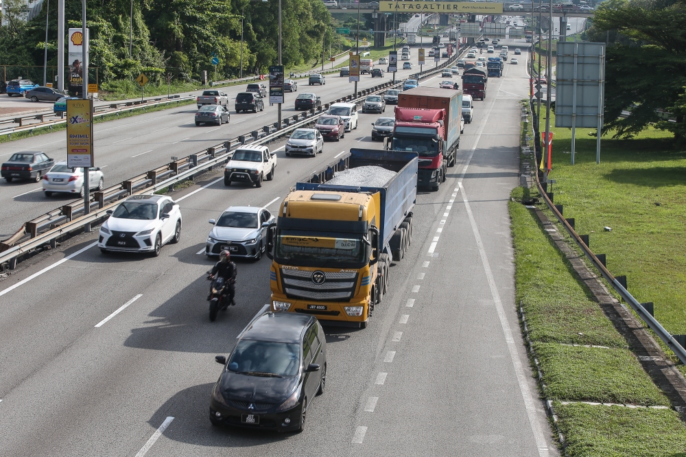 In January last year, the logistics industry was reported to be facing a shortage of lorry drivers, with many drivers receiving commission-based pay depending on the weight of goods carried. — Picture by Yusof Mat Isa