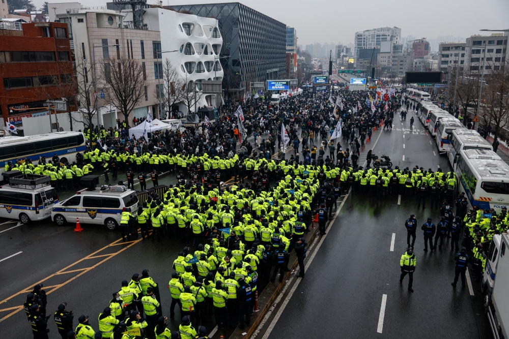 Police stand guard, blocking the road leading to the official residence of impeached South Korean President Yoon Suk Yeol as protesters gather, in Seoul January 5, 2025. — Reuters pic  