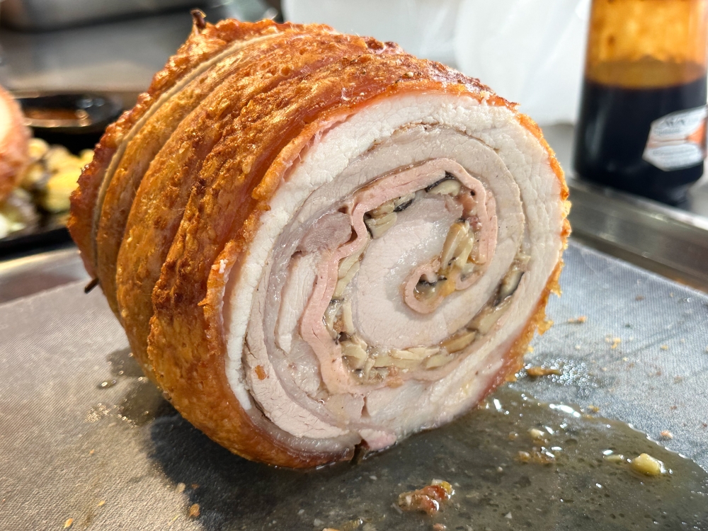 Once in awhile, you may encounter this special pre-order Porchetta by stalking their Facebook page. — Picture by Lee Khang Yi