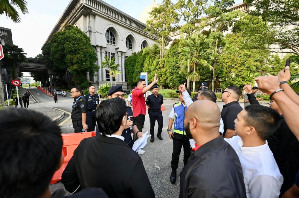 Umno Youth chief Datuk Dr Muhamad Akmal Saleh (in red shirt) waves to participants of the solidarity rally for Najib outside the Palace of Justice in Putrajaya on January 6, 2025. — Picture from Facebook/Akmal Saleh