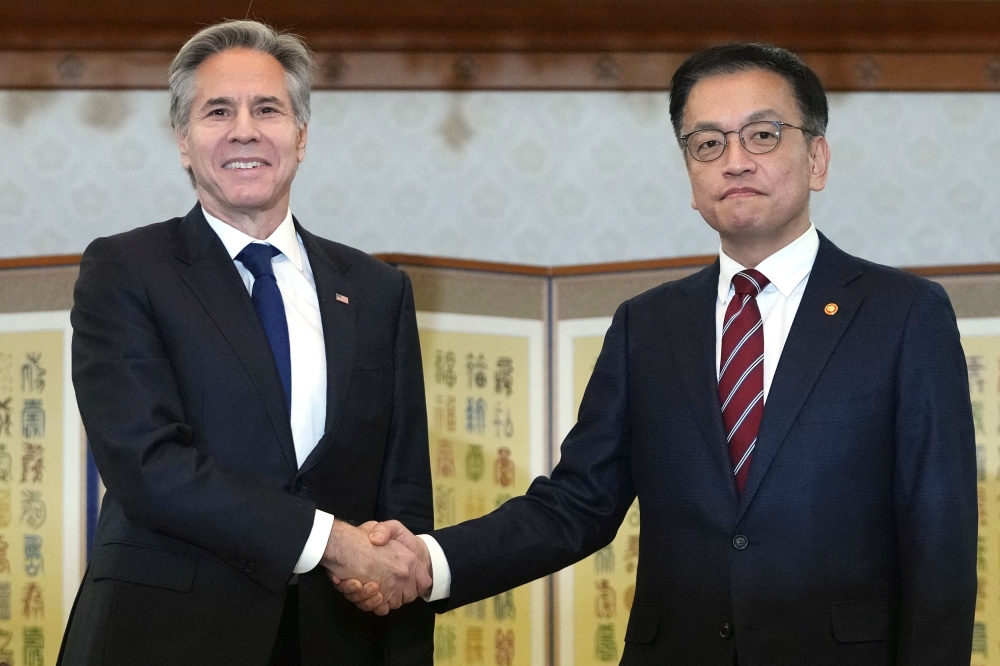 South Korea’s Acting President Choi Sang-mok (right) and US Secretary of State Antony Blinken shakes hands during a meeting in Seoul today. — AFP