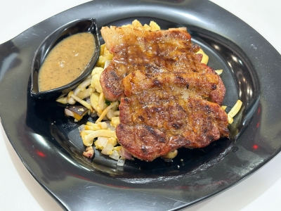 Looking for a tender, flavourful pork chop? Head over to Western Cuisine by Chef Way in Kepong’s Restoran Retro Kopitiam