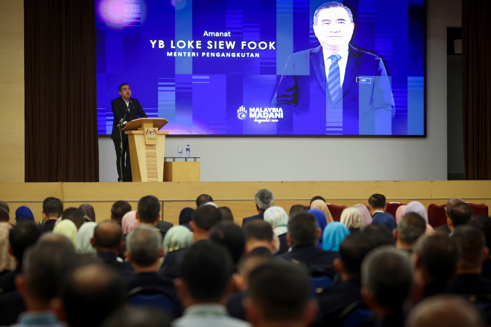 Transport minister Anthony Loke said the point-to-point system allows enforcement agencies to have more flexibility since it’s based on speed calculations instead of static scanning. — Bernama pic