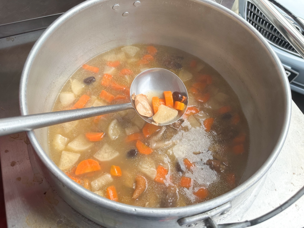 The soup served with your meal is one that tastes like it is made at home, where it’s boiled for a few hours — Picture by Lee Khang Yi