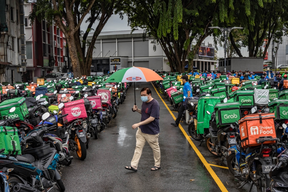 Unlike the full-time workforce, many self-employed and gig workers in Malaysia do not participate in the voluntary EPF contribution scheme, which is not mandatory for them. — Picture by Firdaus Latif