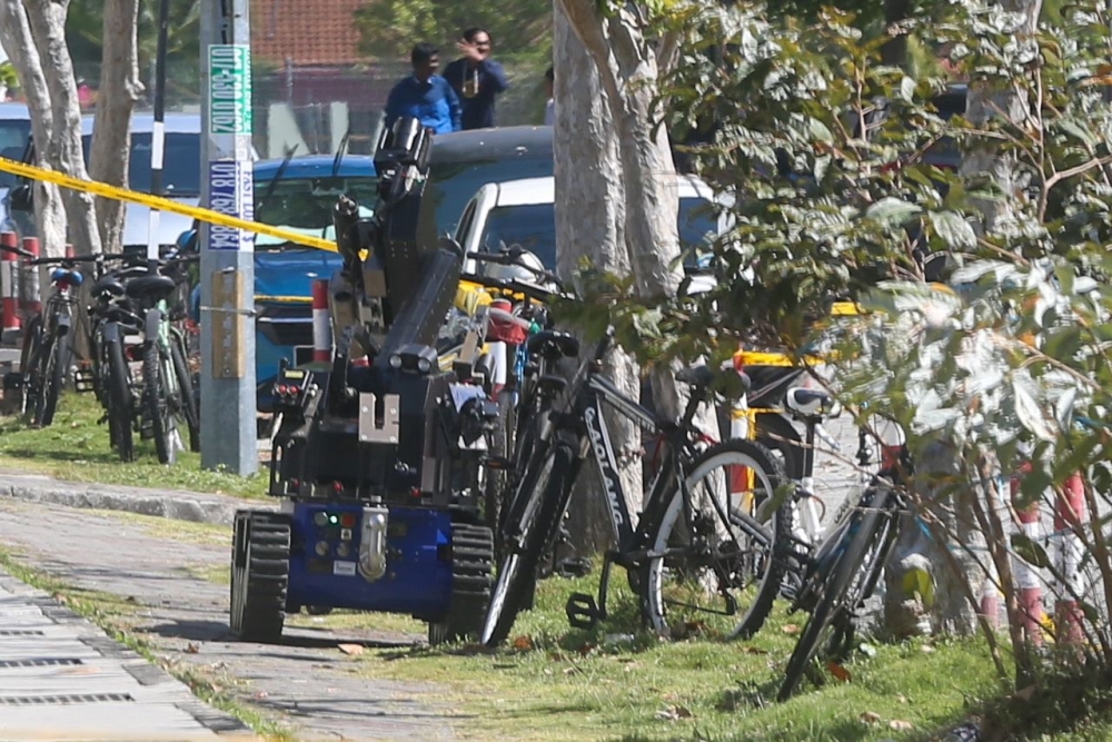 The police bomb disposal unit using a device to investigate the suspicious object. — Picture courtesy of police