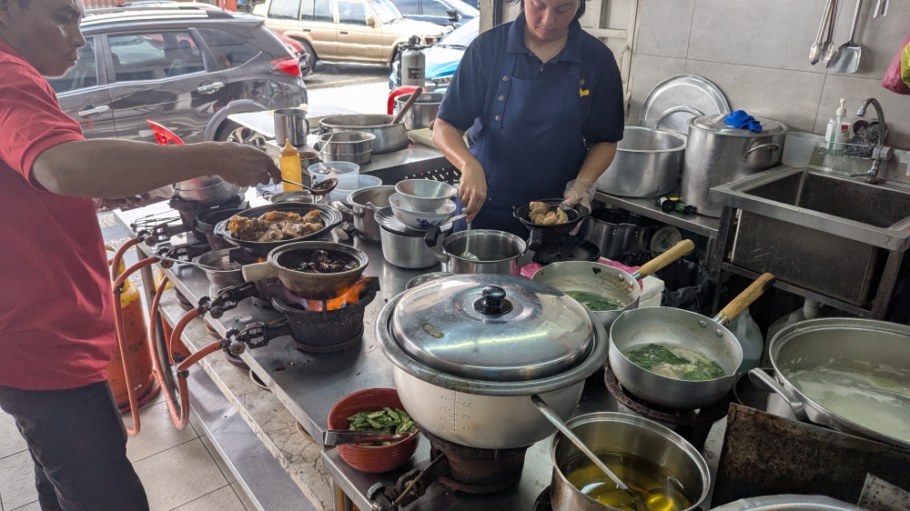 An order of dry ‘bak kut teh’ being prepared — Picture by Ethan Lau