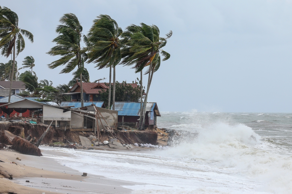 Big waves smashed the breakwaters placed around the area of ​​dried fish processing shops and eateries during a survey in Kuala Nerus January 11, 2025. — Bernama pic