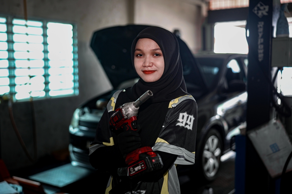 Khairin Qisstina Mohamad Syakirin holds a Malaysian Skills Diploma in automotive technology. — Bernama pic