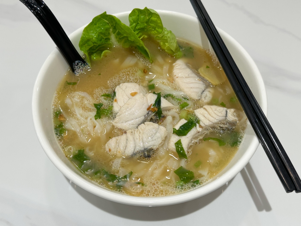 For those who prefer their own bowl of noodles, opt for this Clear Soup Noodle with Grouper. — Picture by Lee Khang Yi