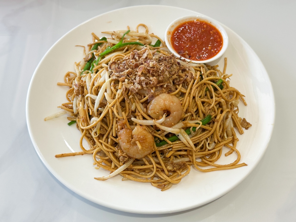 Fried Mee Tiao looks deceptively plain until you mix that spicy, tangy 'sambal' with the thin, chewy handmade noodles fried with bean sprouts and egg. — Picture by Lee Khang Yi