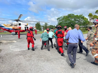 Life on the line: Bomba flies four-year-old boy with sepsis from Sibu to Sarawak GH in Kuching for treatment (VIDEO)