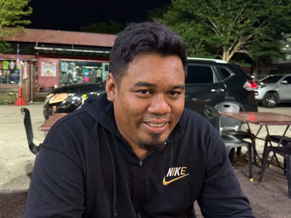 Johor-based contractor Muhammad Aisamuddin Ismail, a father of two young sons, said the new weekend will give him more time to spend with his family. — Picture by Ben Tan 