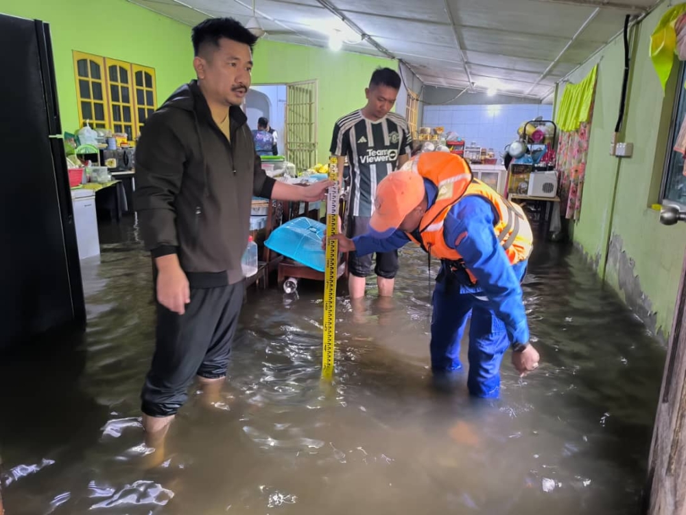 Royston on the ground assessing the flood situation. — The Borneo Post