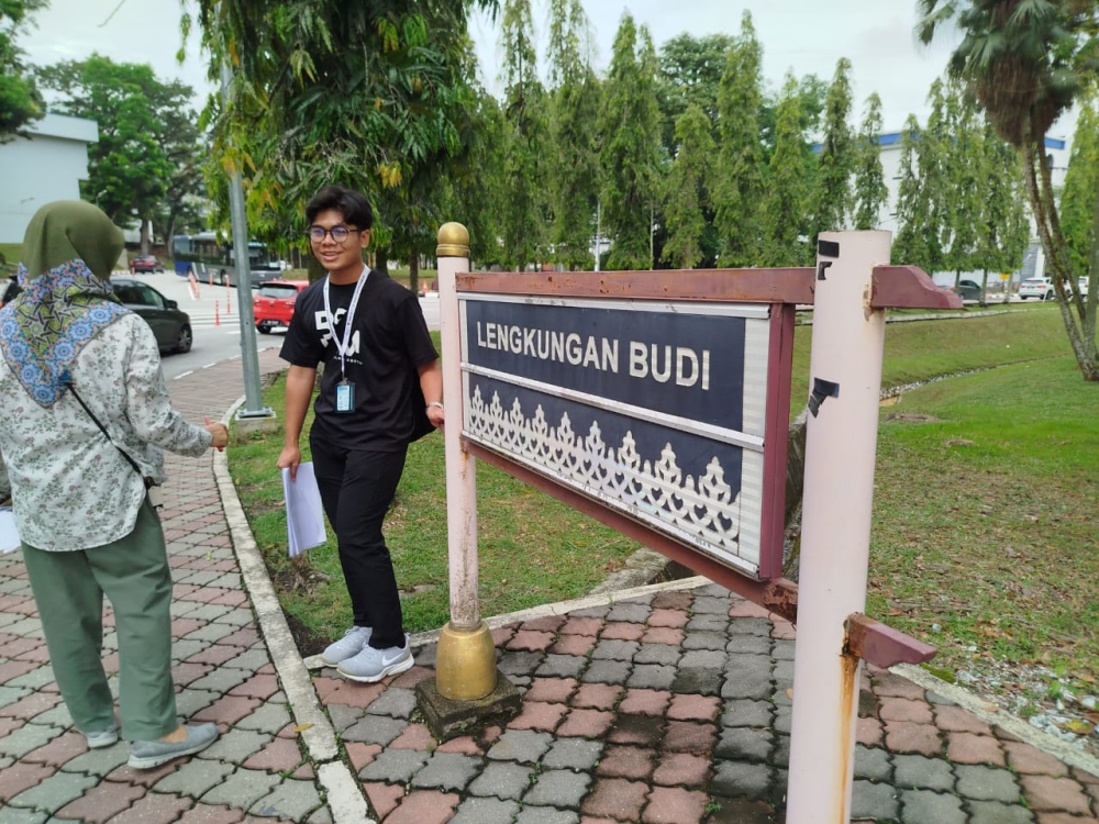 Volunteers during one of the walks around campus. — Picture courtesy UM