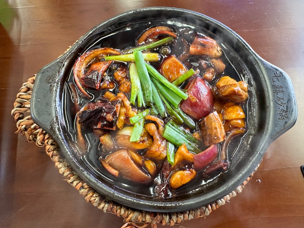 Kung Pao Chicken has smooth chicken pieces with a savoury gravy laced with dried red chillies for a mild spicy kick — Picture by Lee Khang Yi