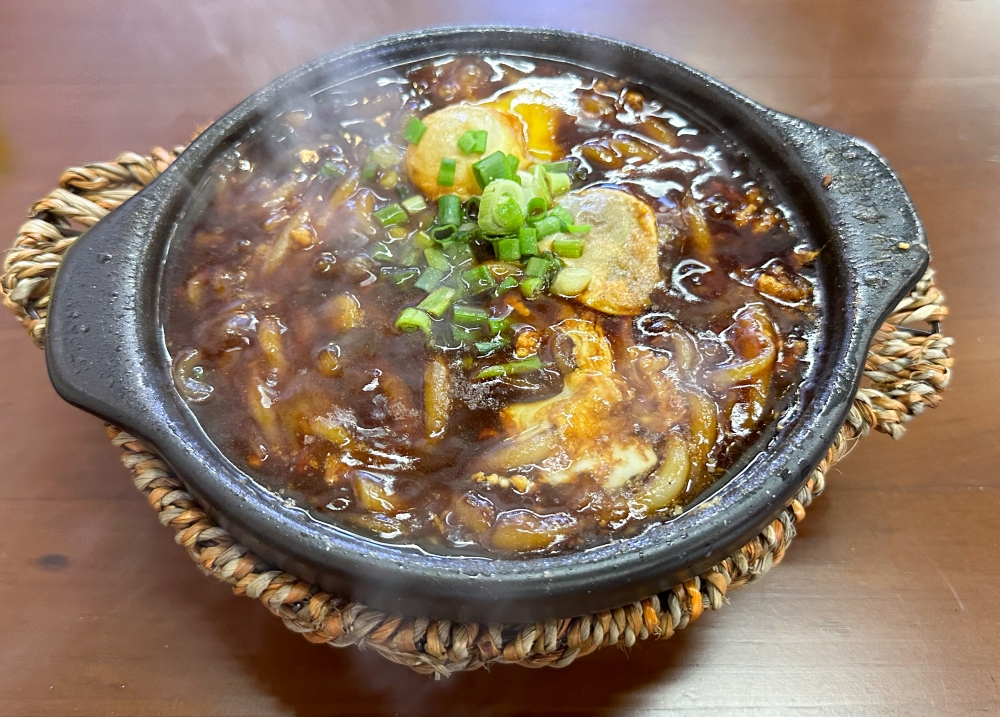 Claypot Minced Meat Loh Shu Fun may look boring but it packs flavour with rat tail noodles, minced meat and an egg — Picture by Lee Khang Yi