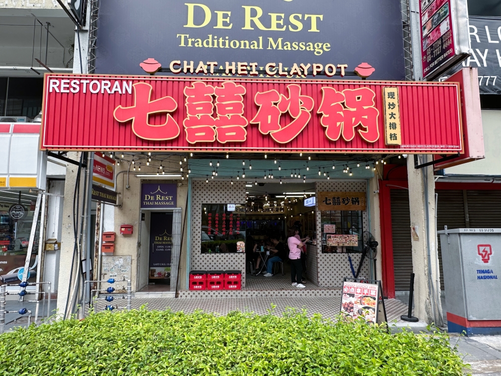 Look for the red signage to get to Chat Hei Claypot which is across Starling Mall's back entrance — Picture by Lee Khang Yi