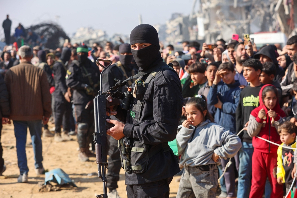 Gazans gather to watch the release of Israeli hostage Agam Berger. — AFP pic