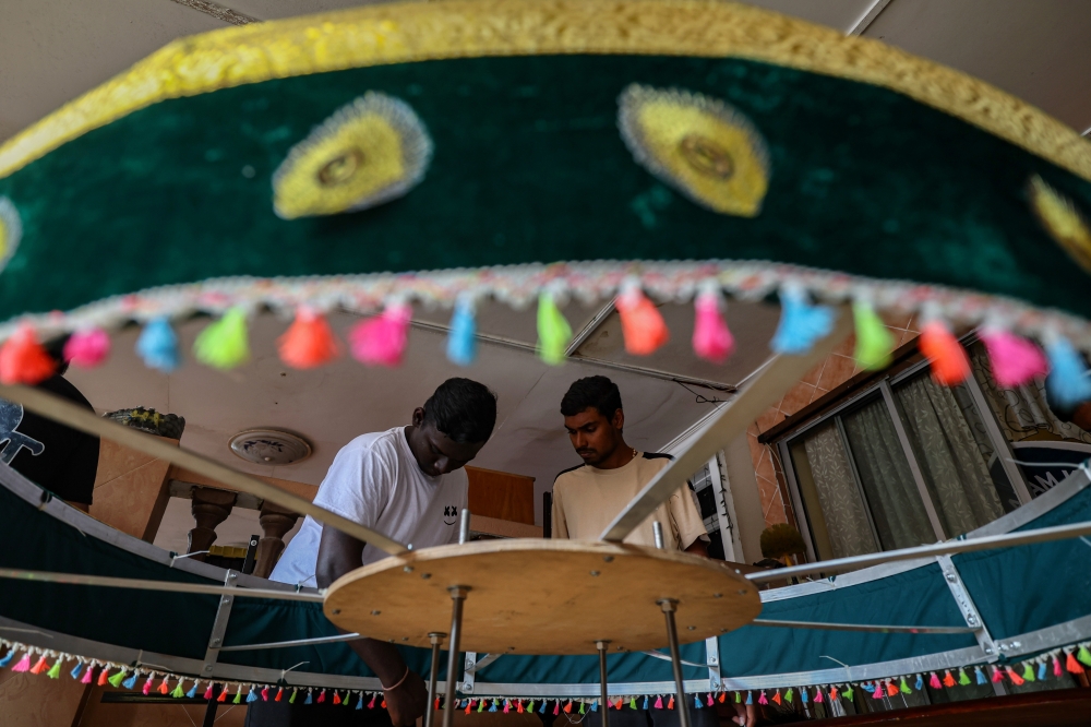 Volunteers Dinesh Rao Letchumanan (left) and T. Dhenesh Raaj (right) work on crafting a kavadi for a customer in Kajang February 2, 2025. — Bernama pic