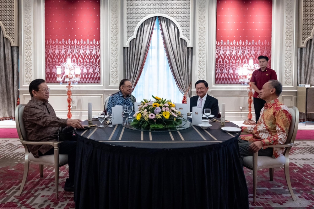 Asean 2025: Anwar discusses Myanmar and cryptocurrencies with ex-Thai PM Thaksin