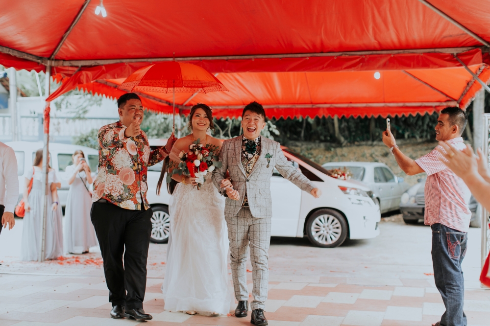 Chong escorts a bridal couple on their wedding day. — Picture courtesy of Dary Chong