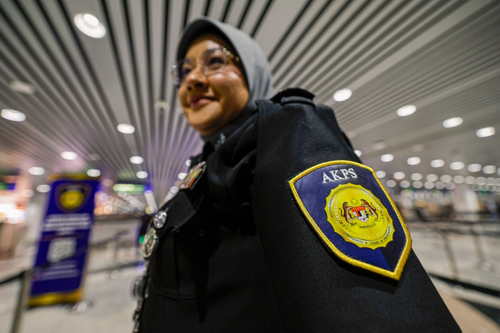 Malaysian Border Control and Protection Agency (AKPS) officers could be recognised via their armband, and will transition into their own uniforms soon. — Bernama pic