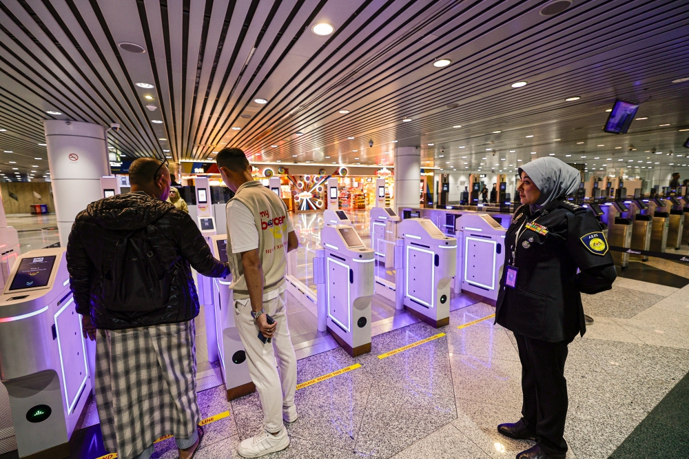 The Malaysian Border Control and Protection Agency (AKPS) will take over the roles of around 20 different agencies and departments formerly in charge of border control. — Bernama pic