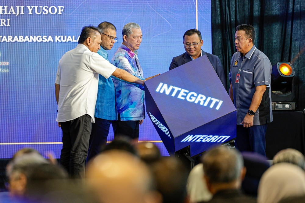 Malaysian Border Control and Protection Agency (AKPS) director-general Datuk Seri Hazani Ghazali (right) seen during the launch of the agency at Kuala Lumpur International Airport. — Bernama pic