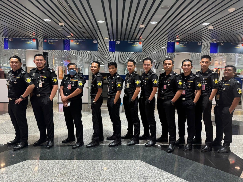 AKPS officers stationed at the Immigration Department counters in in Kuala Lumpur International Airport (KLIA) on February 1. — Picture via Facebook/AKPS KLIA