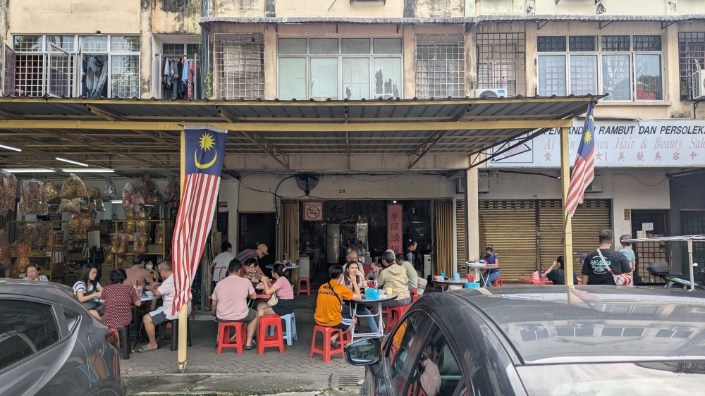 The front of the shop has no sign, just a canopy and chairs. — Picture by Ethan Lau