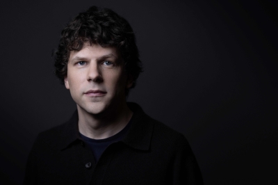 ‘Social Network’ star Eisenberg slams Zuckerberg as ‘obsessed with power’