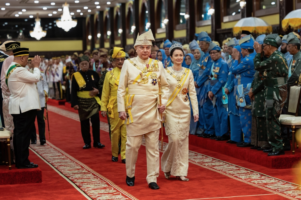 Sultan of Perak Sultan Nazrin Shah together with the Raja Permaisuri Perak Tuanku Zara Salim set off for the Pledge of Royalty and Investiture Ceremony in conjunction with his 68th birthday celebration at Istana Iskandariah November 9, 2024. — Bernama pic