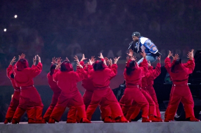 Kendrick Lamar gets Super Bowl crowd pumped with surprise guests along for the ride (VIDEO)