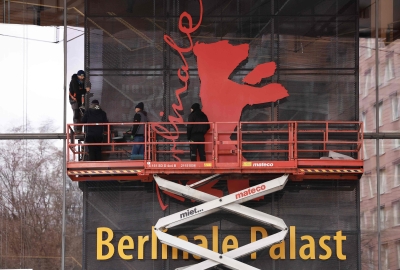 Berlin film festival to try to keep politics at bay